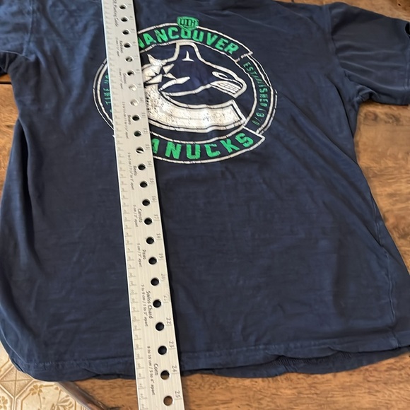 Men’s T-shirt- Navy Blue Canucks T-shirt Size medium - Picture 6 of 6